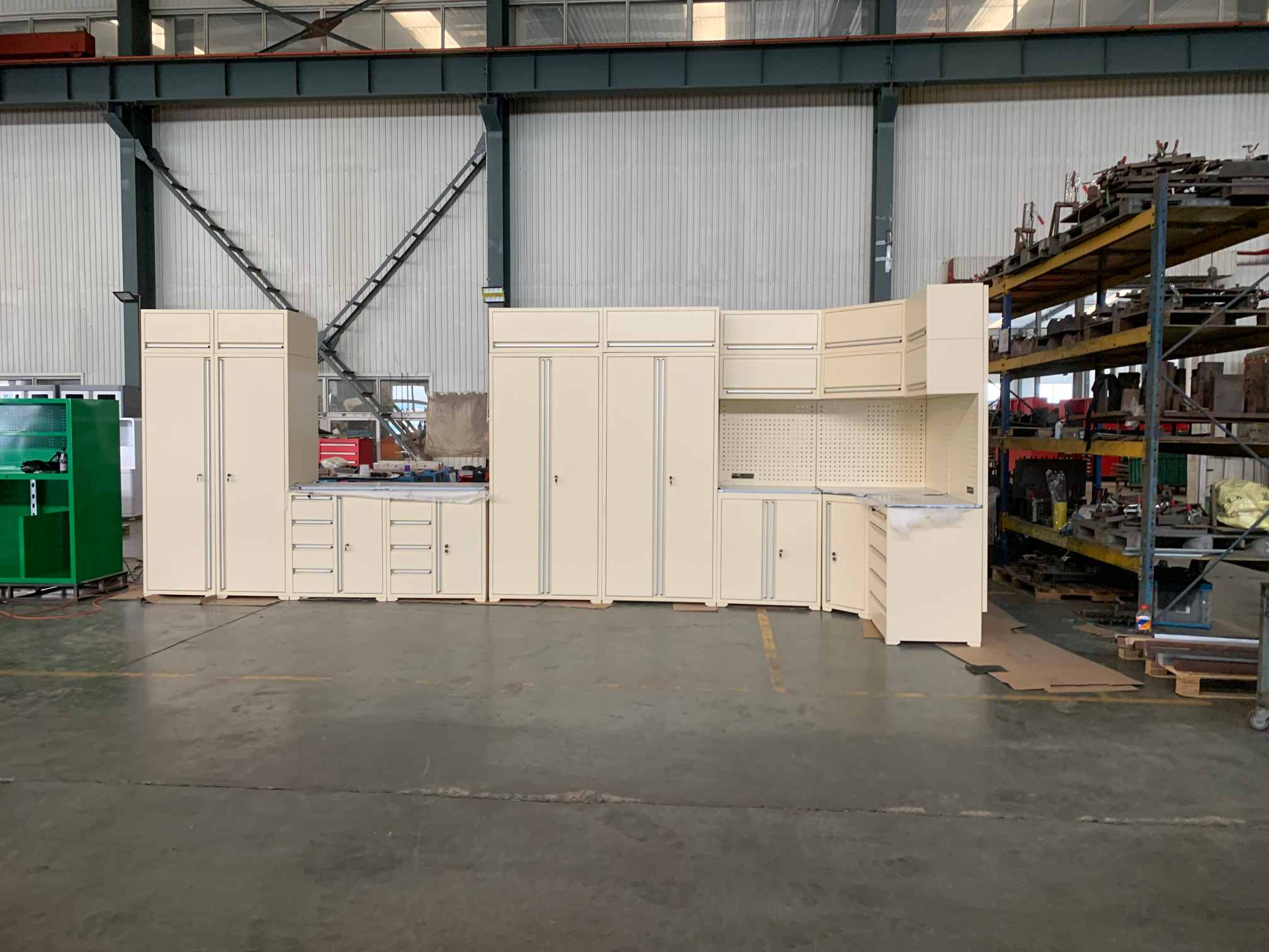 ຕູ້ເຄື່ອງມື Garage Garage ທີ່ສະດວກສະບາຍໄດ້ແນວໃດ?