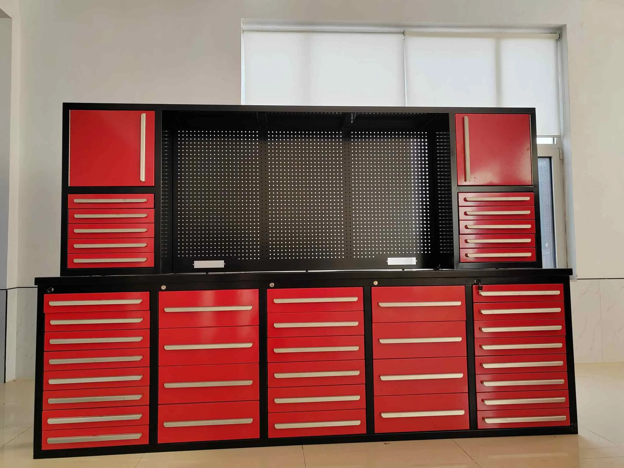 workbench ສີແດງ